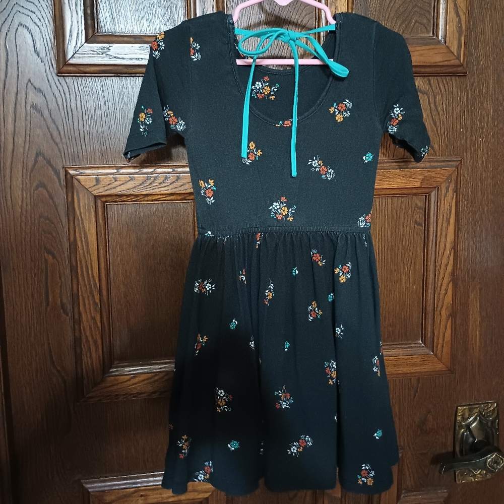 Omi Jo- Faded Black Floral Billow Dress Size 4